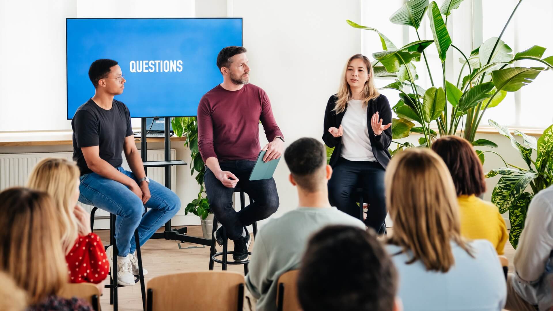 Question time during a financial workshop