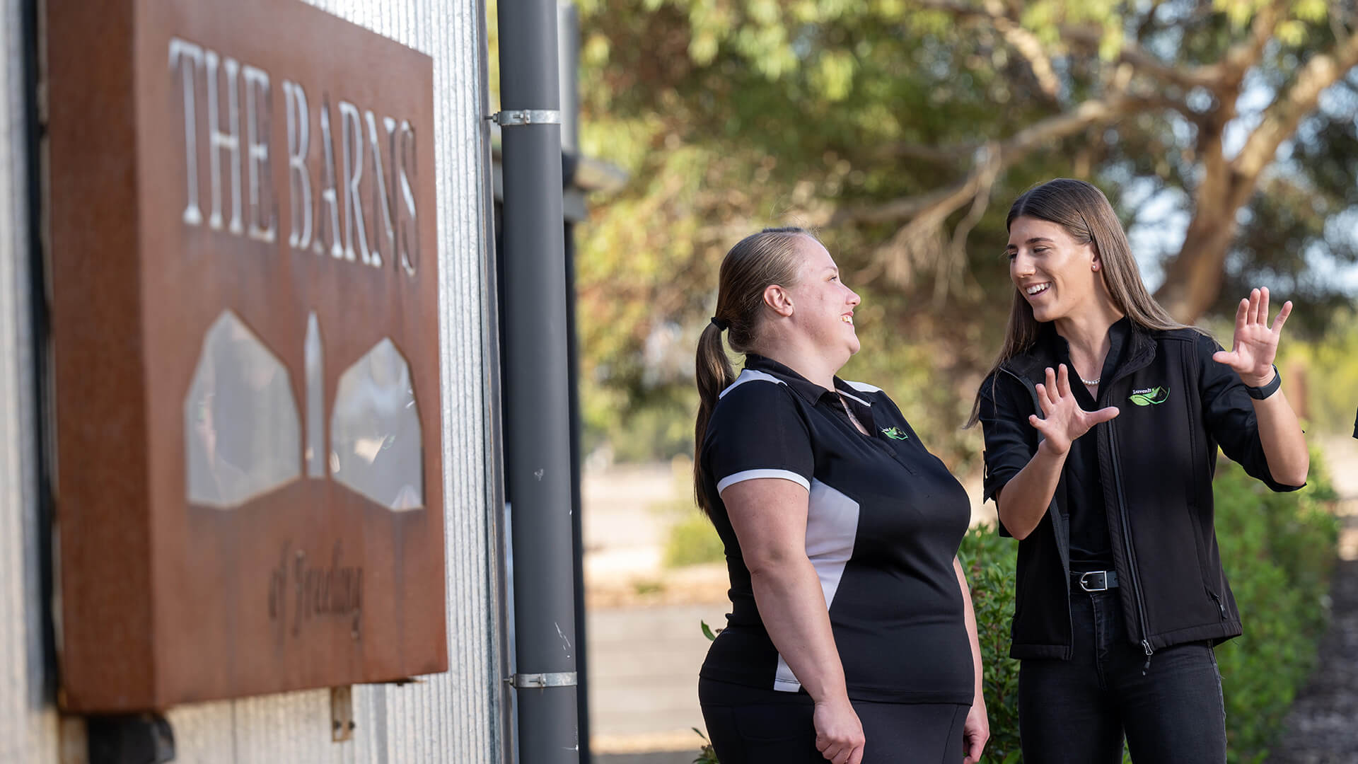 DES participant Ngaire and manager Zoe talk outside a property